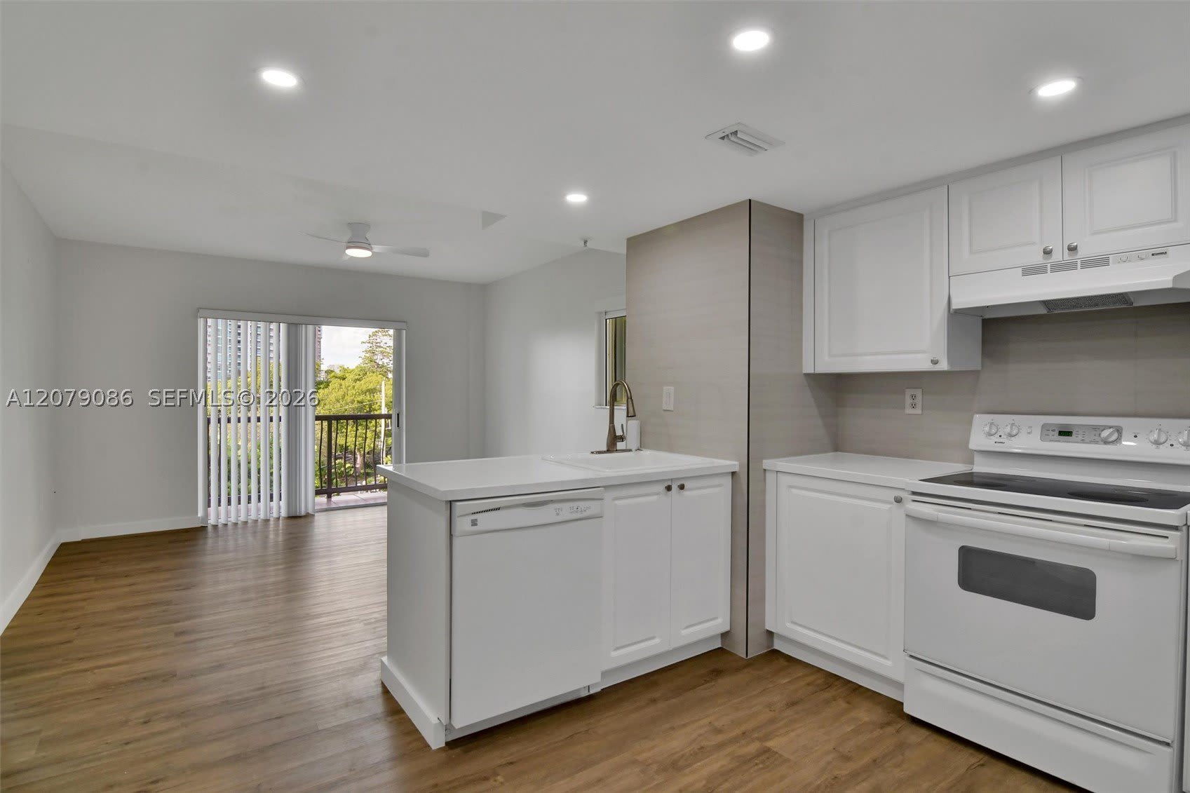1918 Brickell Ave – photo 3