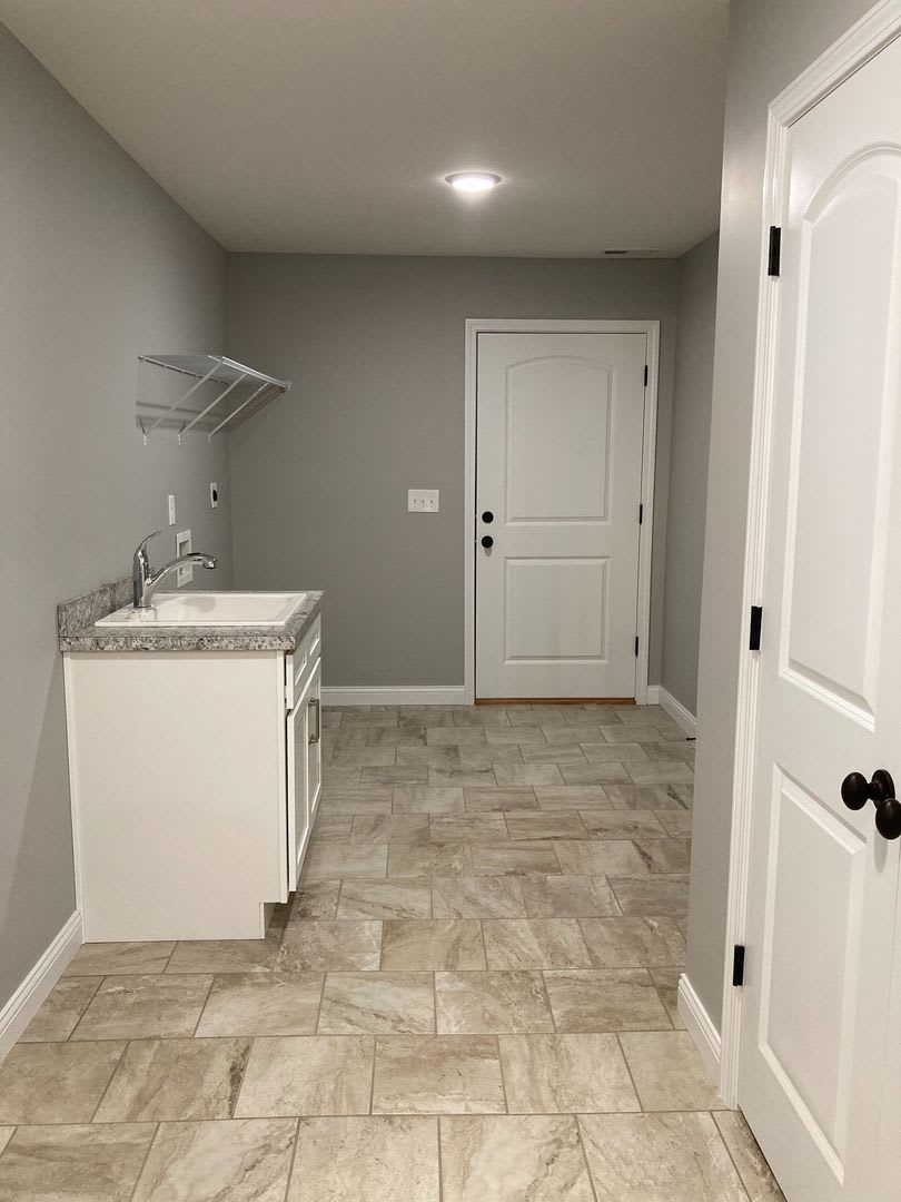 **Luxurious Condo Ready for Move-in** – photo 5