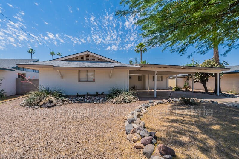 1001 E Campus Dr – photo 2