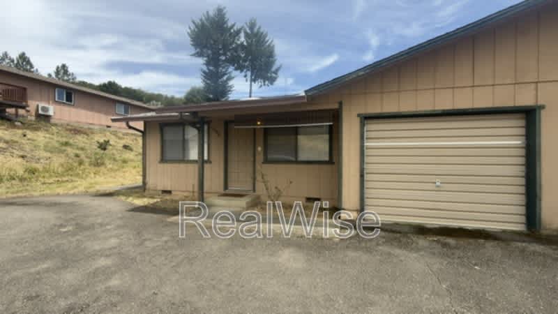 1132 NE Barager Ave – photo 2