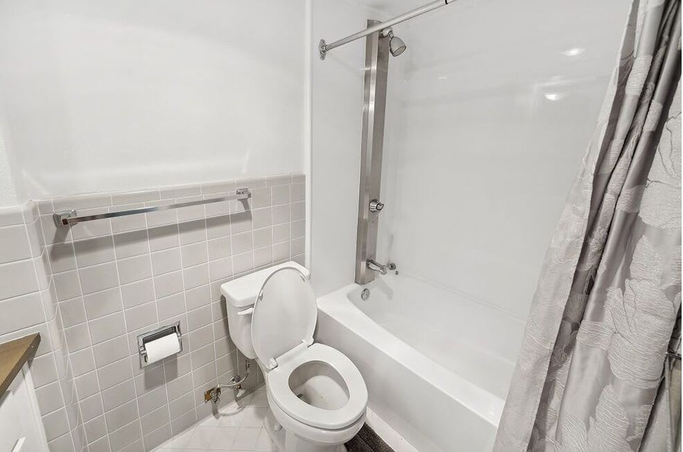 735 St. Clair Apartments – photo 5