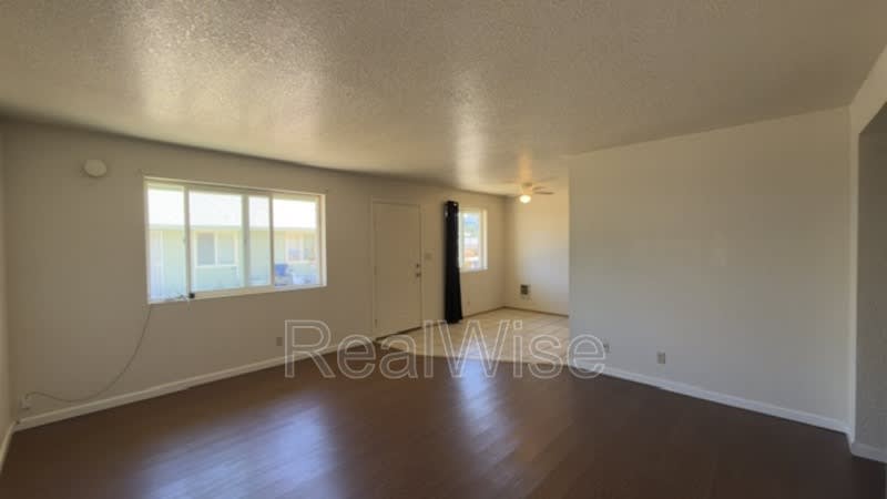 415 W First Ave – photo 3