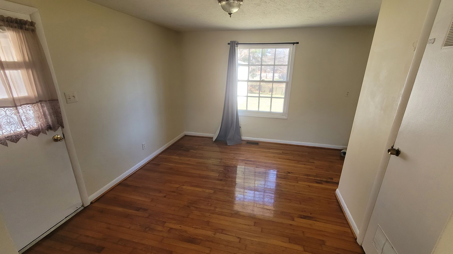 3br Ranch home on large lot – photo 5
