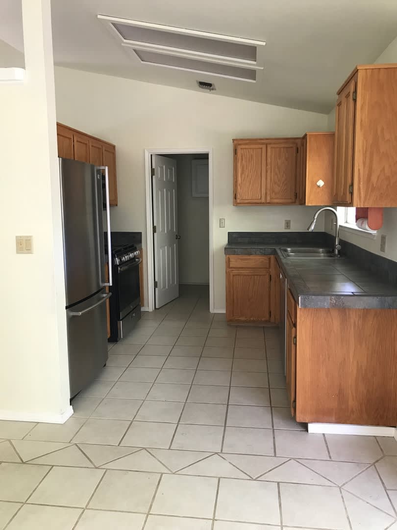 3 Bedroom 2 Bath home w Garage – photo 5
