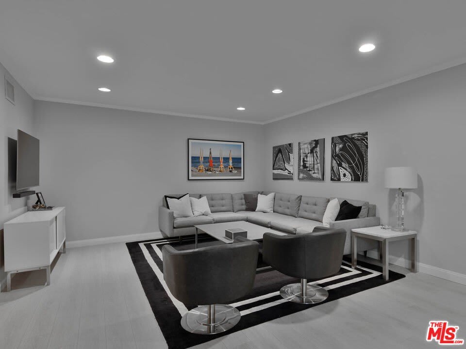 8455 Fountain Ave – photo 1
