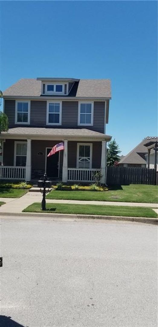 Nice Row Home in W Fayetteville in Rupple Row – photo 3