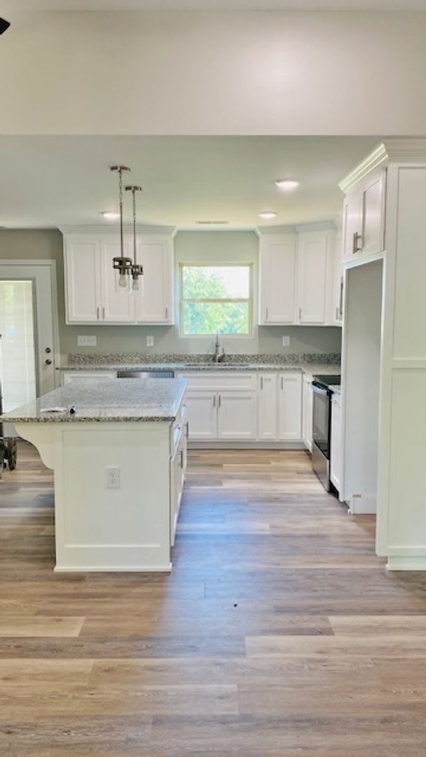 Charming 3 Bedroom 2 Bath Home – photo 4