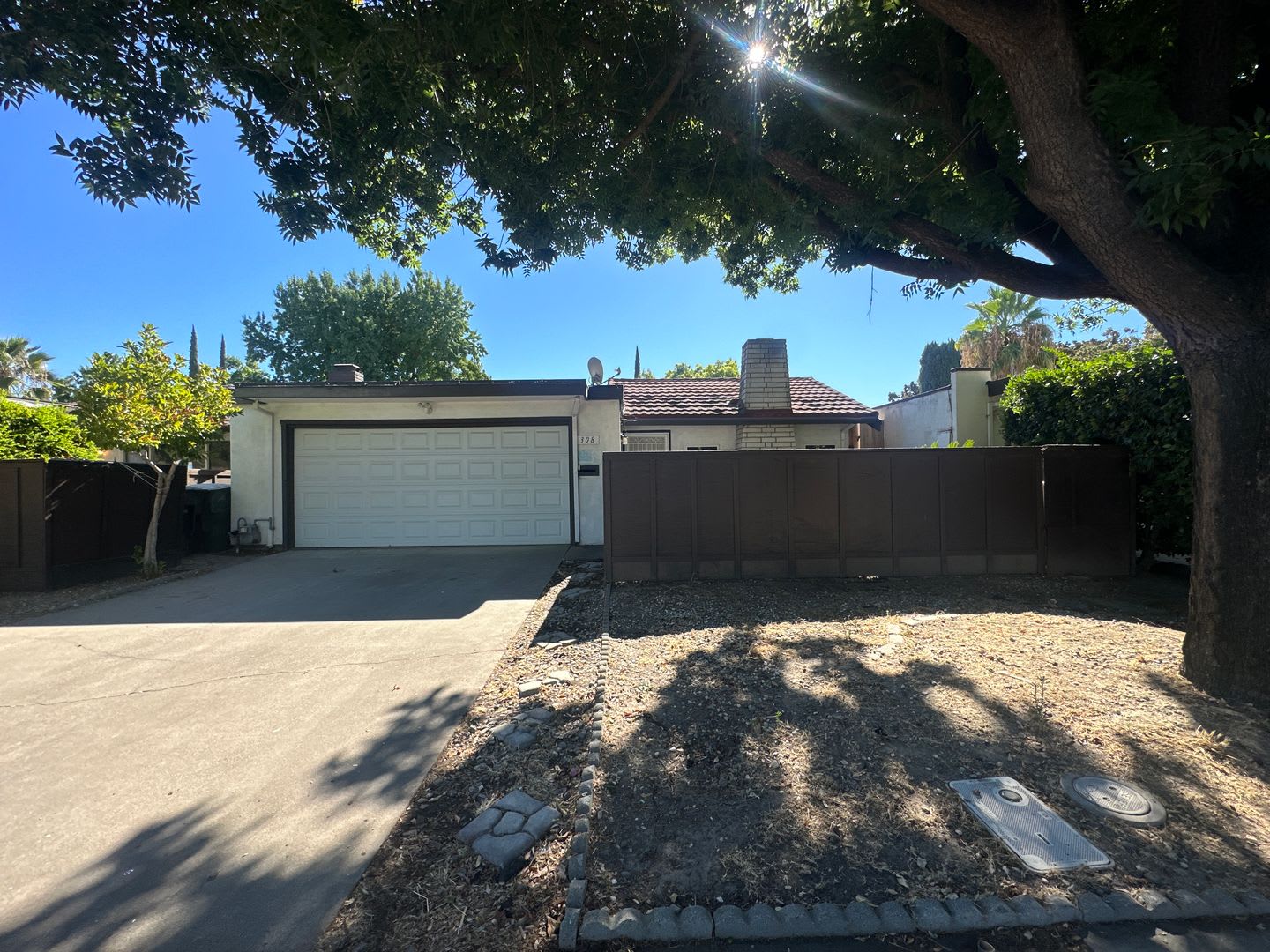 308 N Riverside Dr – photo 1