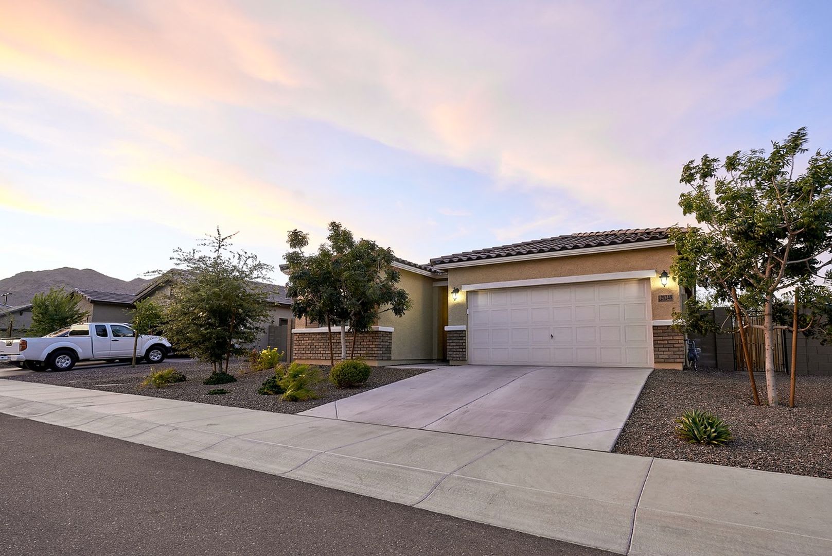 Spacious 4Bd 2Ba In Verrado – photo 3