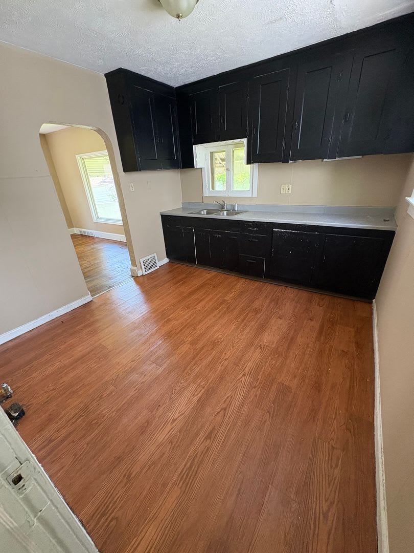 Section 8 Accepted, 3 Bedroom Single-Family Home – photo 4