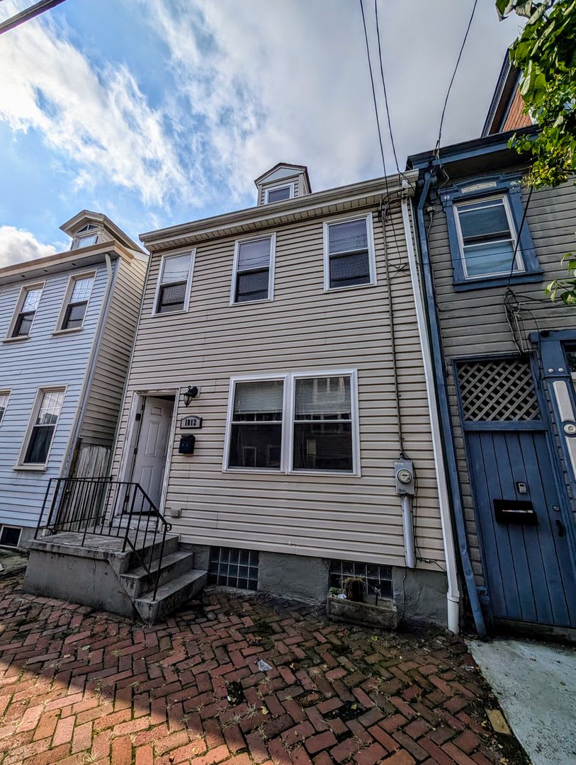 Southside Flats 3 bedroom! Central AC! Washer and Dryer Included! Available 8/21 – photo 1