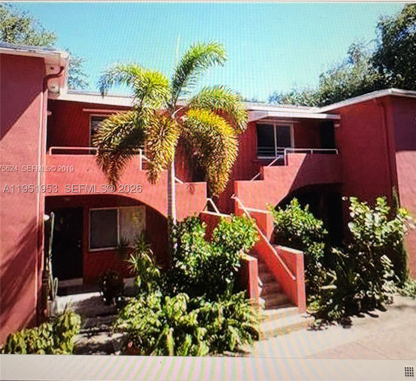 544 NE 62nd St – photo 1