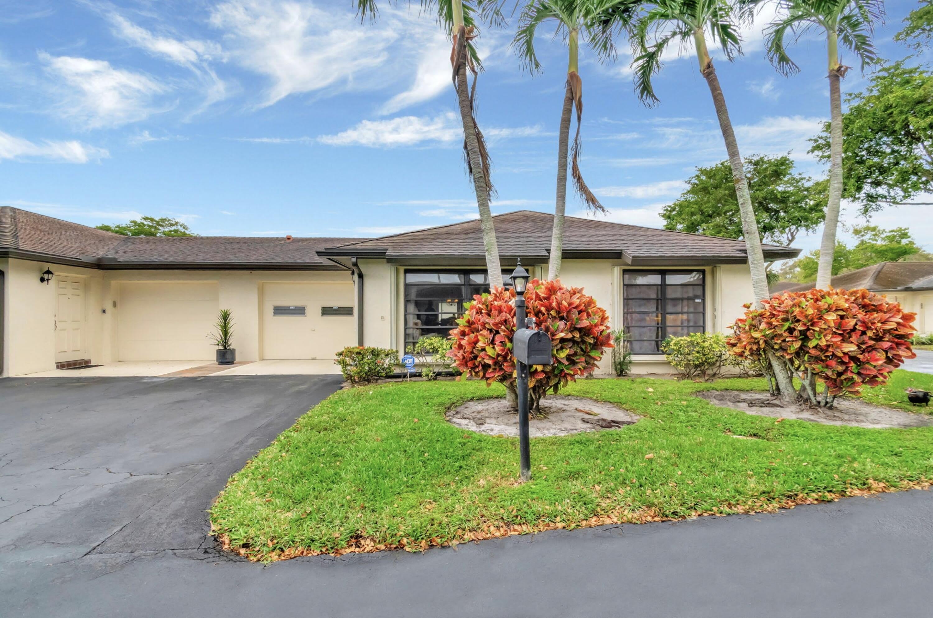 4660 Greentree Place – photo 2