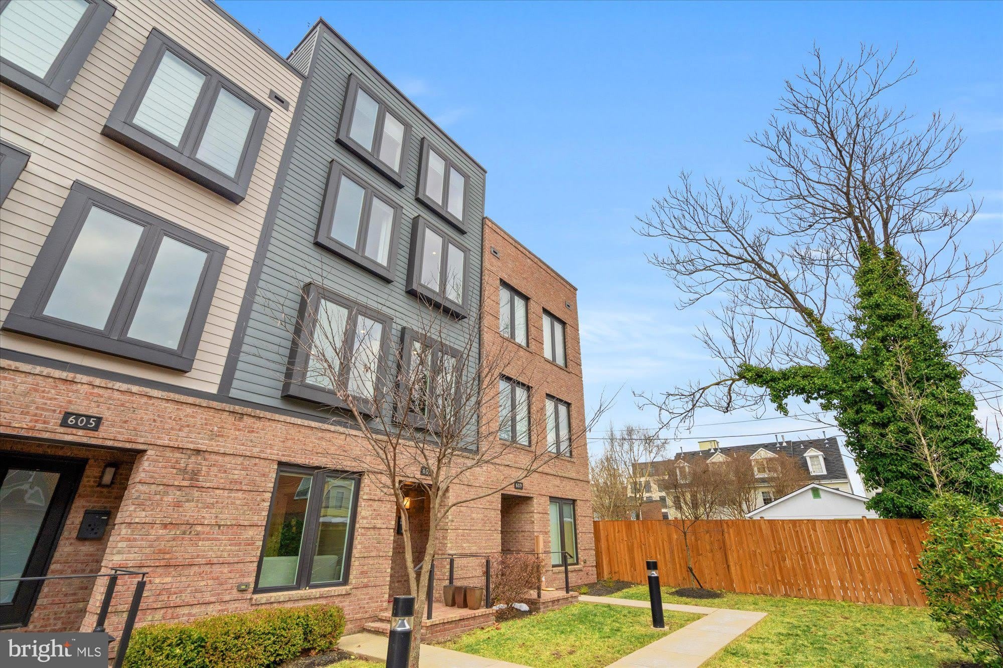 607 SLADE Court – photo 4