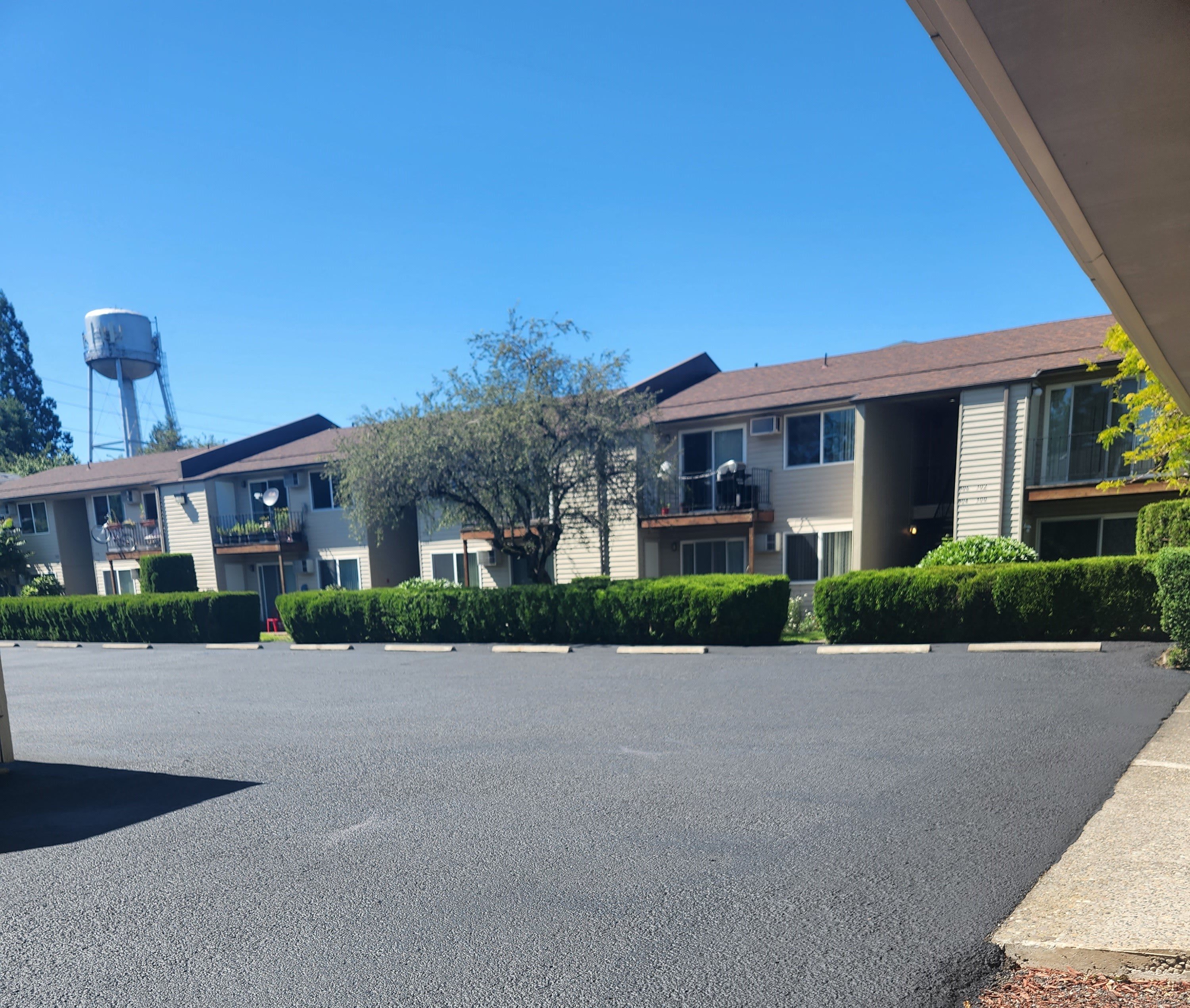 Emerald East Apartments – photo 3