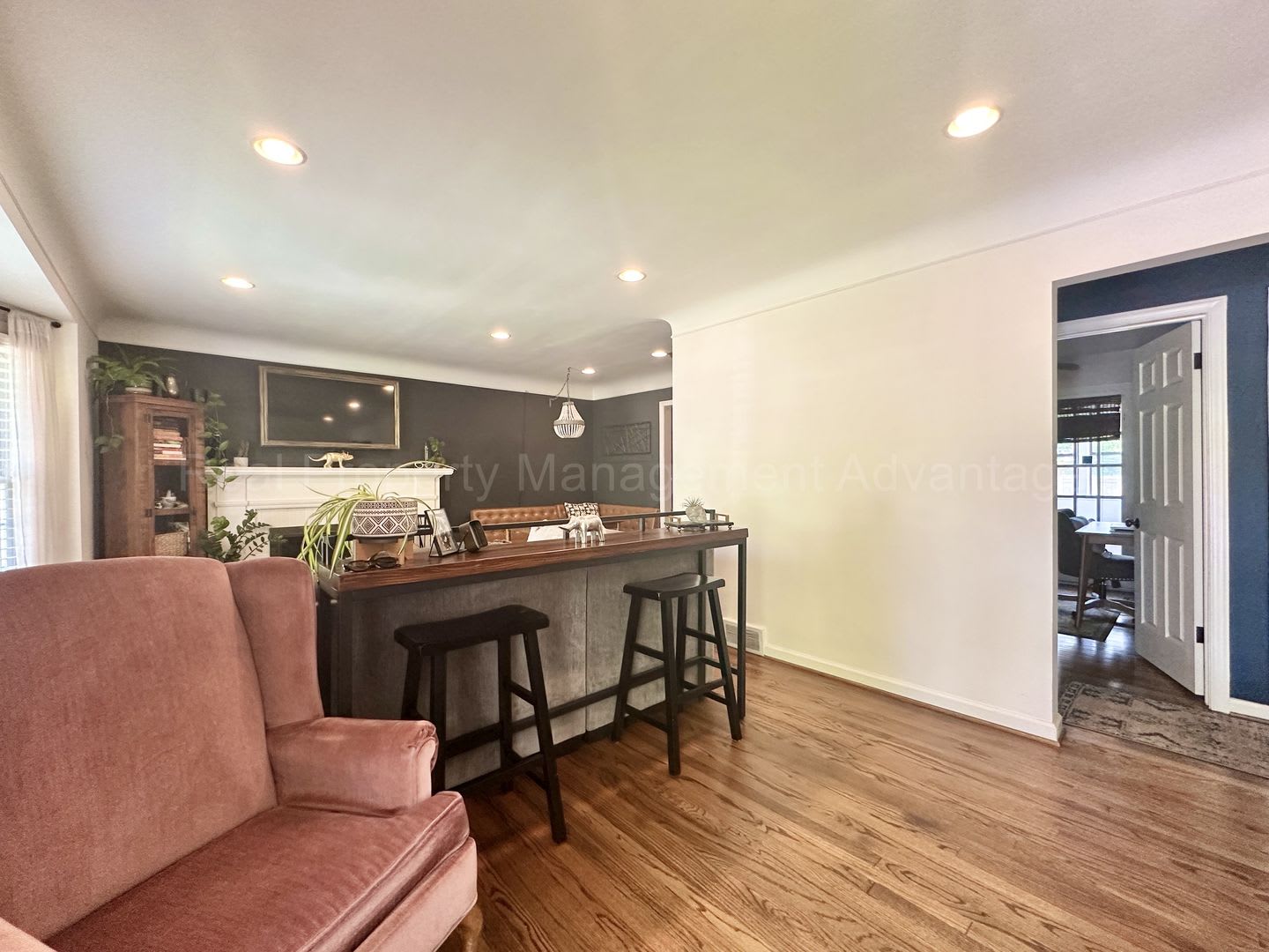 Updated 3 Bed Ranch Steps From Downtown Birmingham Woodward – photo 3
