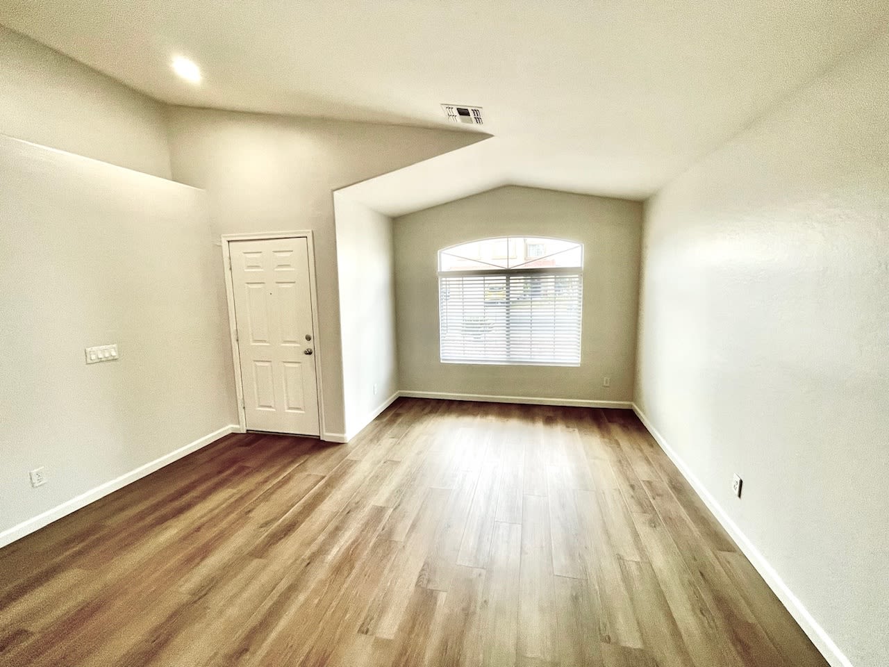 12005 W Holly St – photo 3