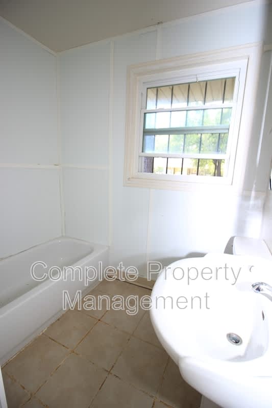 1240 Rayfield Drive – photo 4