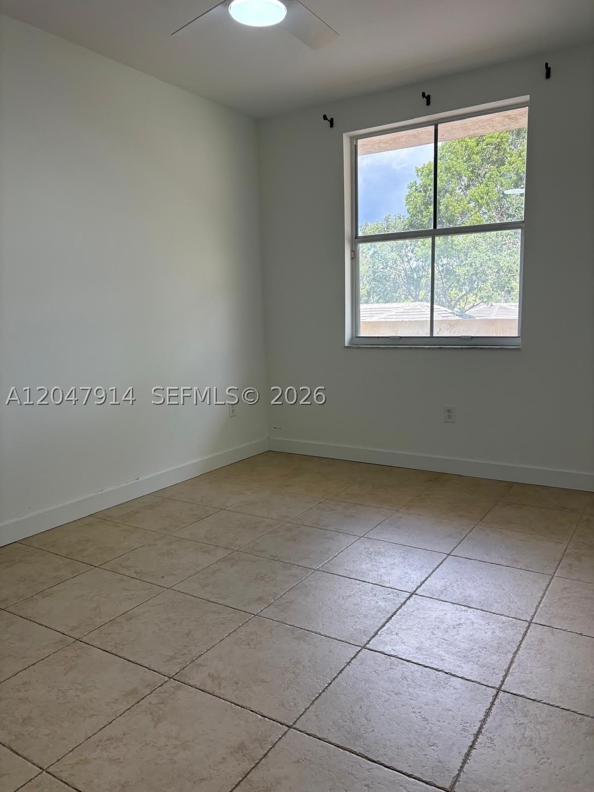 2080 Greenview Shores Blvd – photo 5