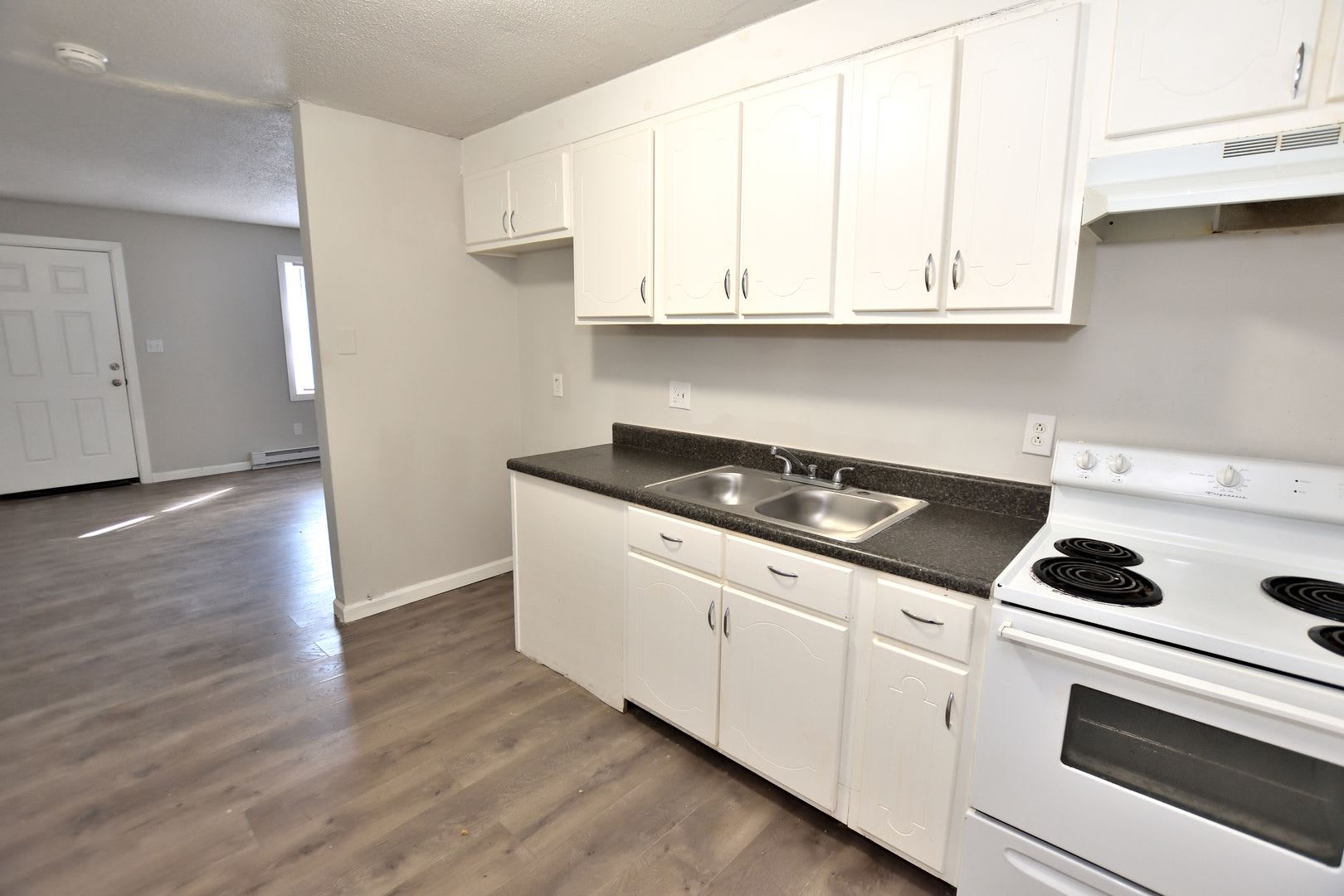 1607 Charter Drive – photo 5