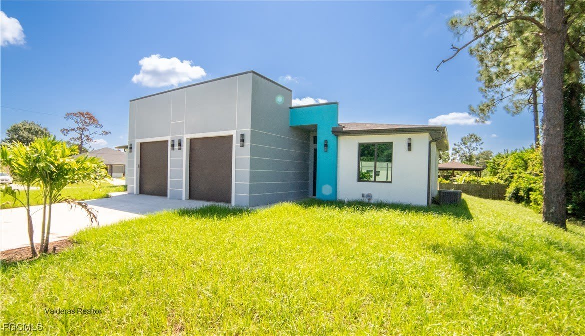 2401 2403 Matena Avenue S – photo 2