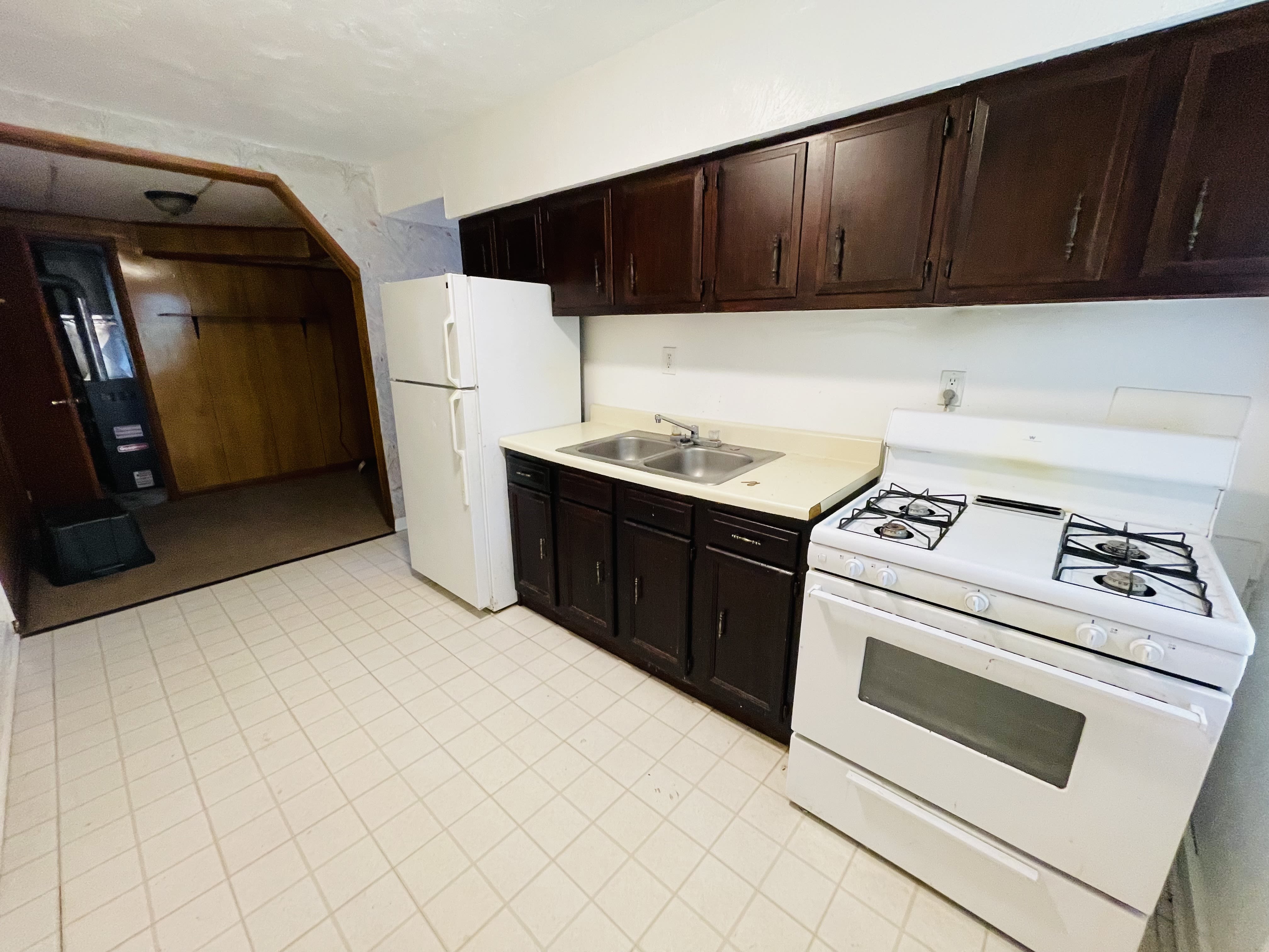 335 Hemlock Dr – photo 1