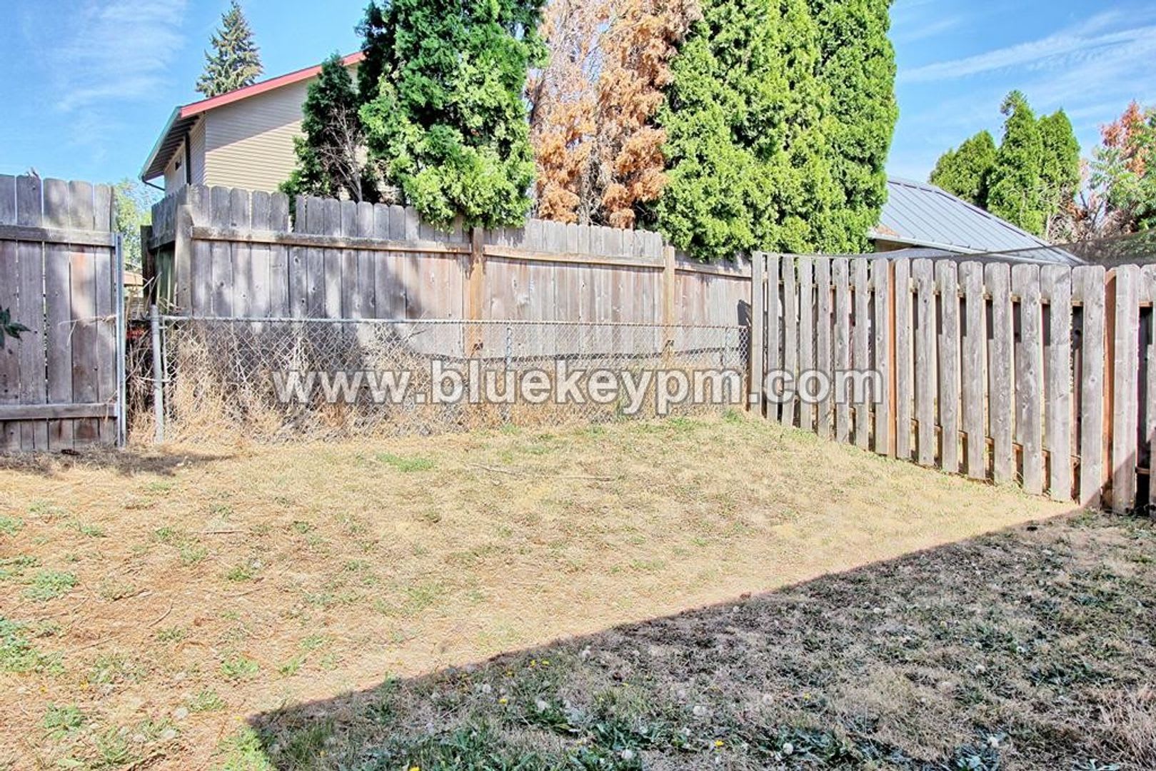 1 Bed, 1 Bath Apartment Located Near Clark College and Easy I-5 Access – photo 2
