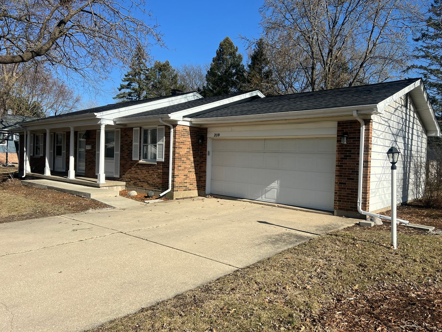 209 W Royal Drive – photo 2