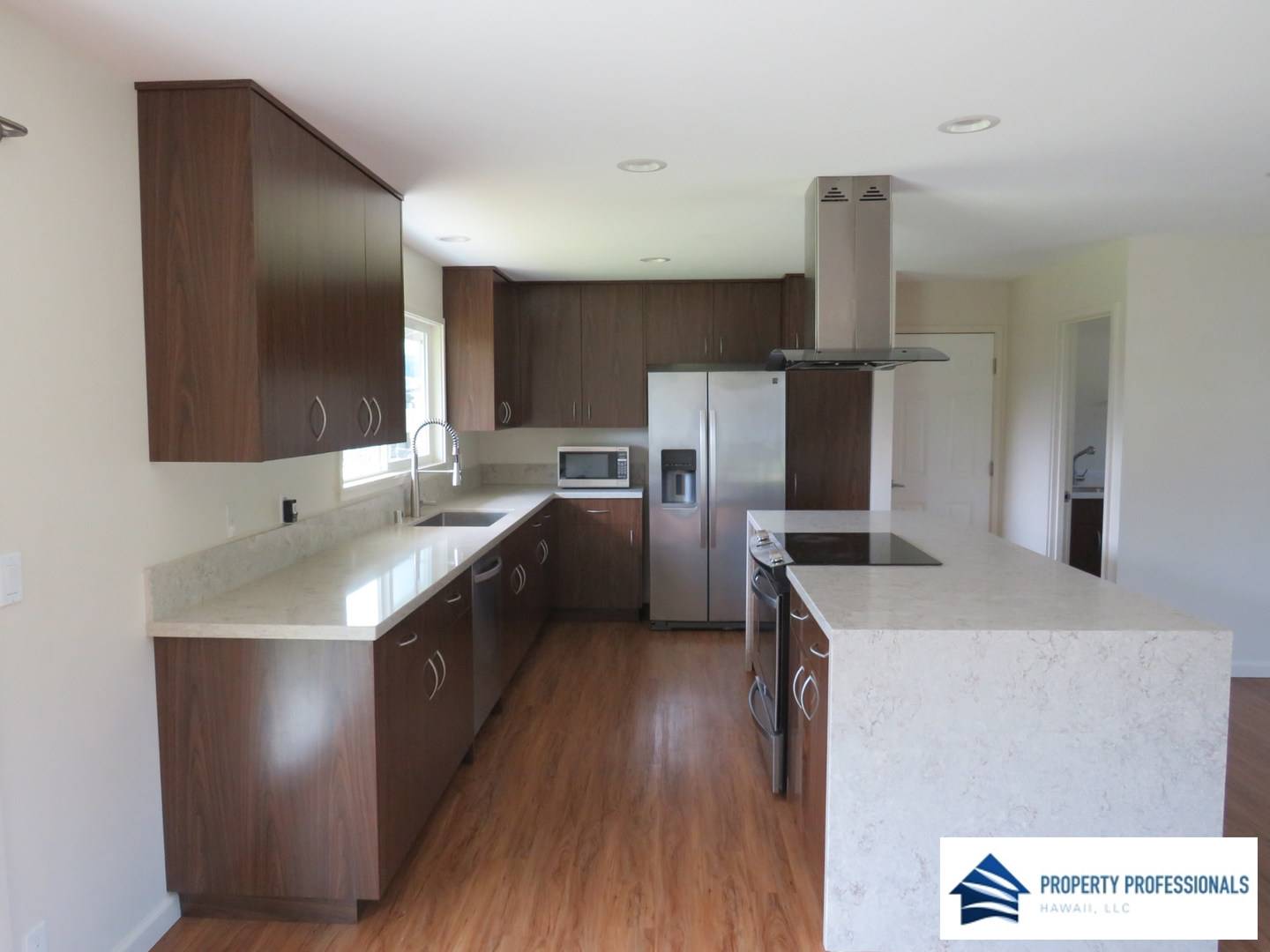 Beautiful Spacious Modern Home – photo 5