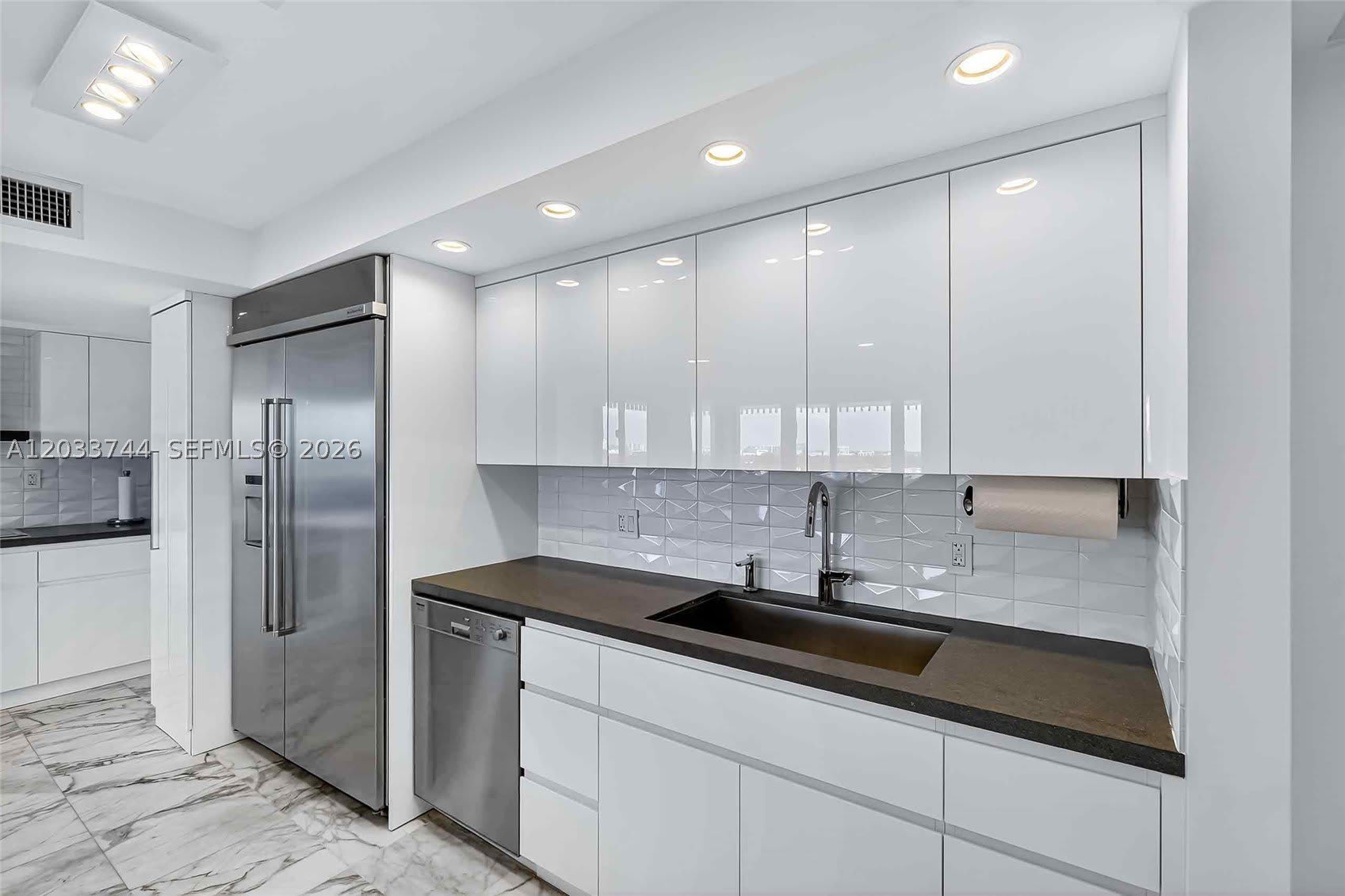 2 Grove Isle Dr – photo 3