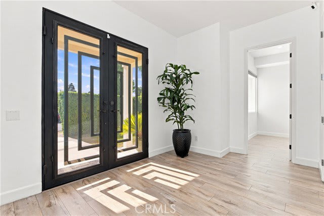 6926 Chimineas Avenue – photo 3