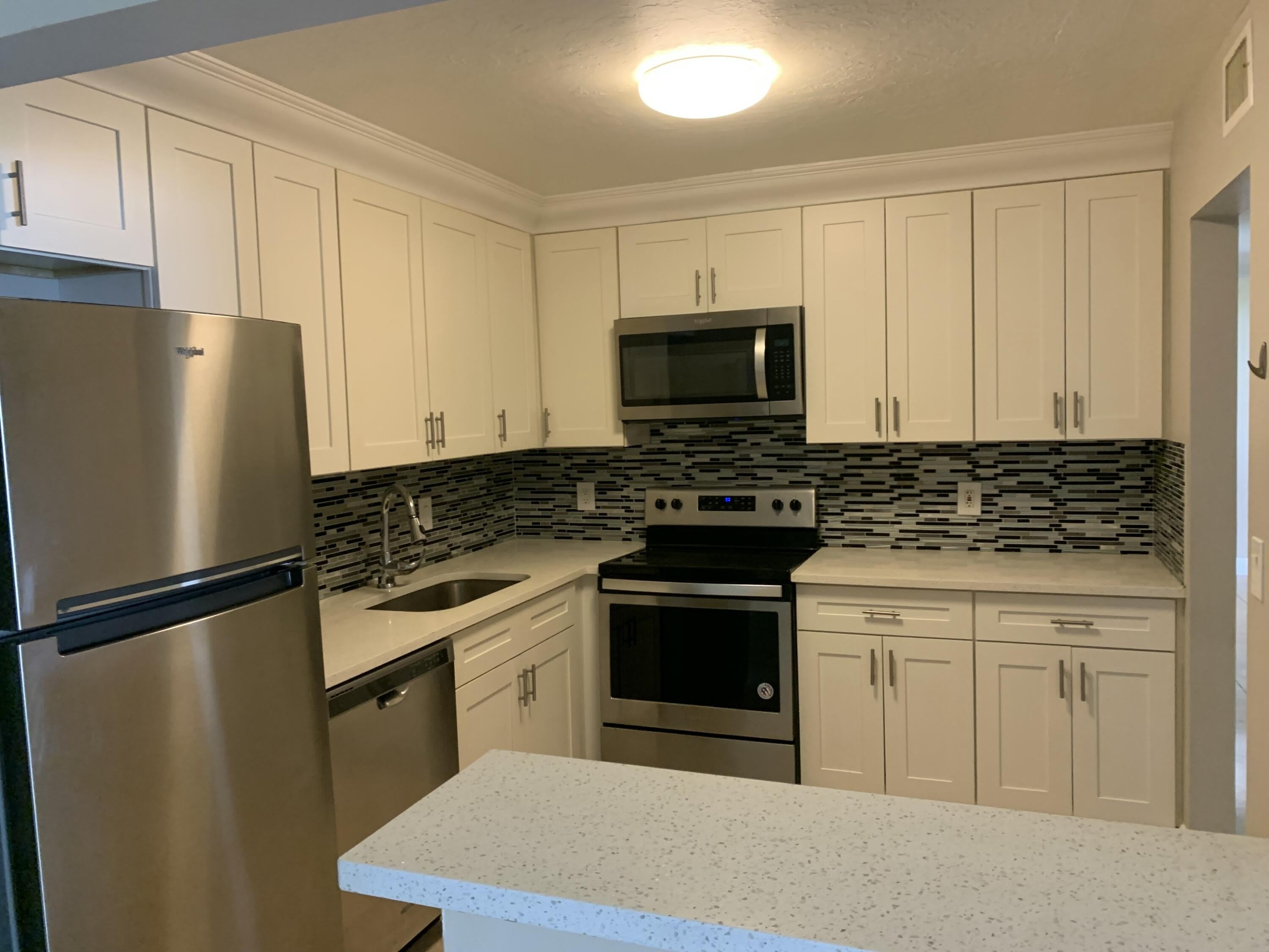 708 SE 2nd Avenue – photo 4