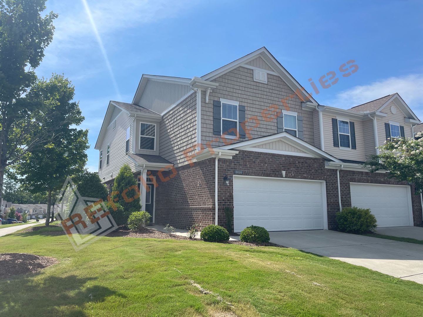 A Beautiful 4 Bedroom & 3.5 Bath with 2-Car Garage in Glencroft, Cary – Available October 7! – photo 2