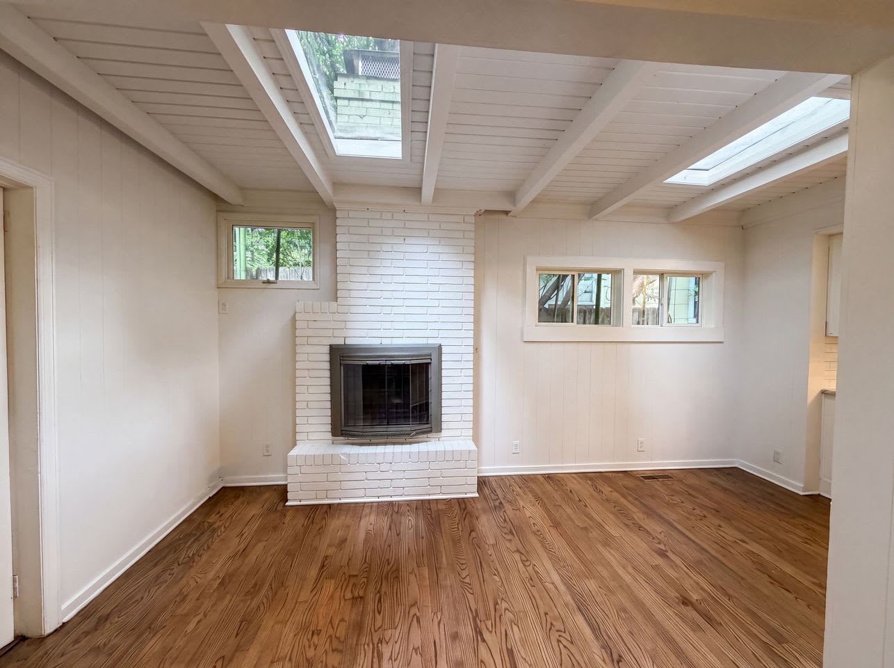 513 Harold Ave Ne – photo 2