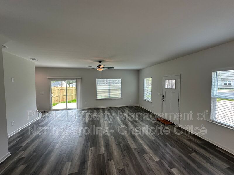 2649 Hemphill St – photo 3