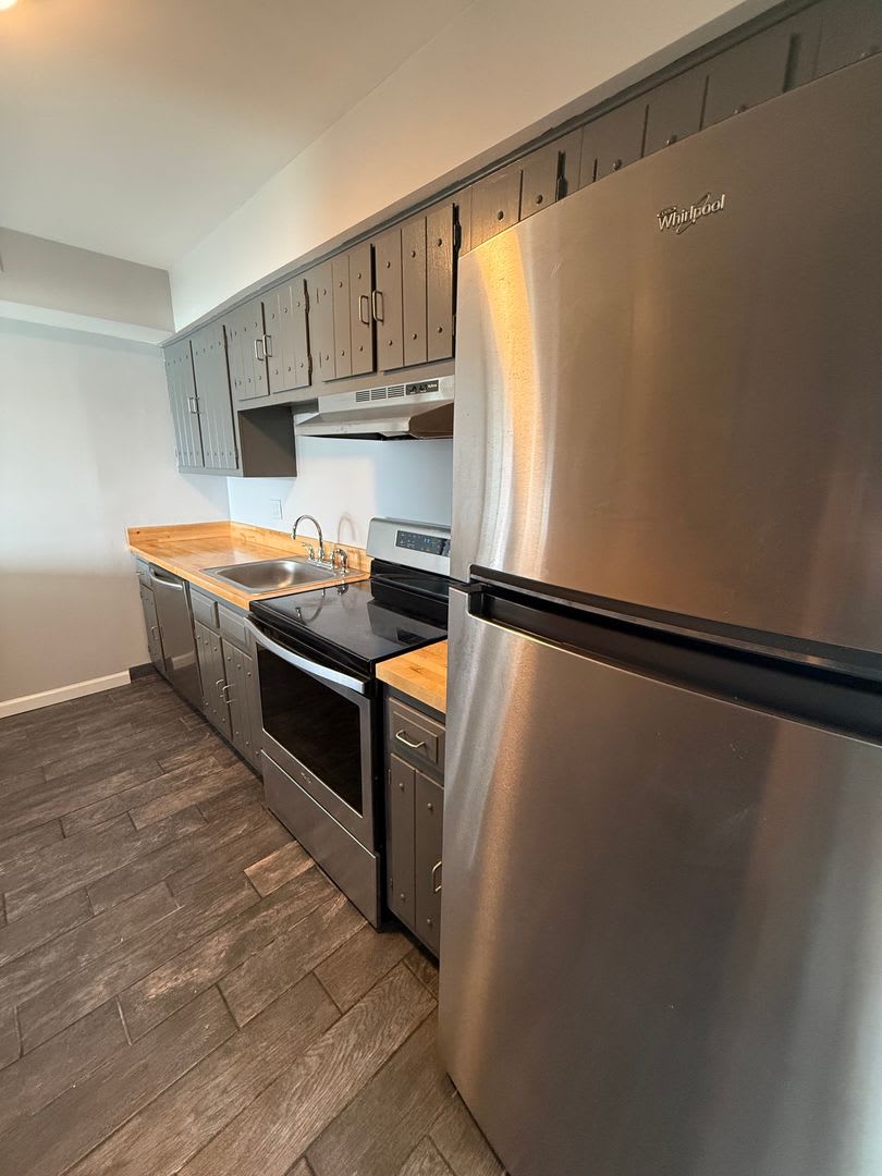 Stunning Hudson River Views in Updated 2 Bedroom Condo – photo 4