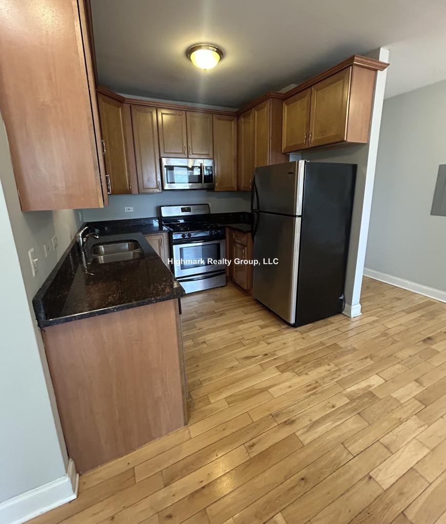 4542 West George – photo 2