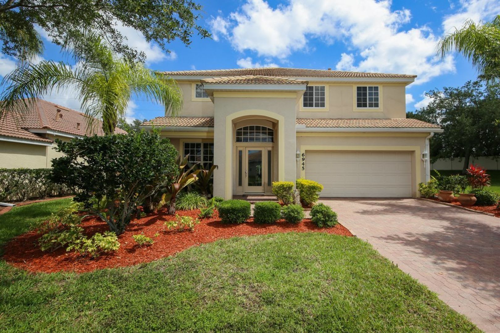 Spacious 4 Bedroom Executive Home In Gated River Place Community With Resort Style Amenities – photo 1