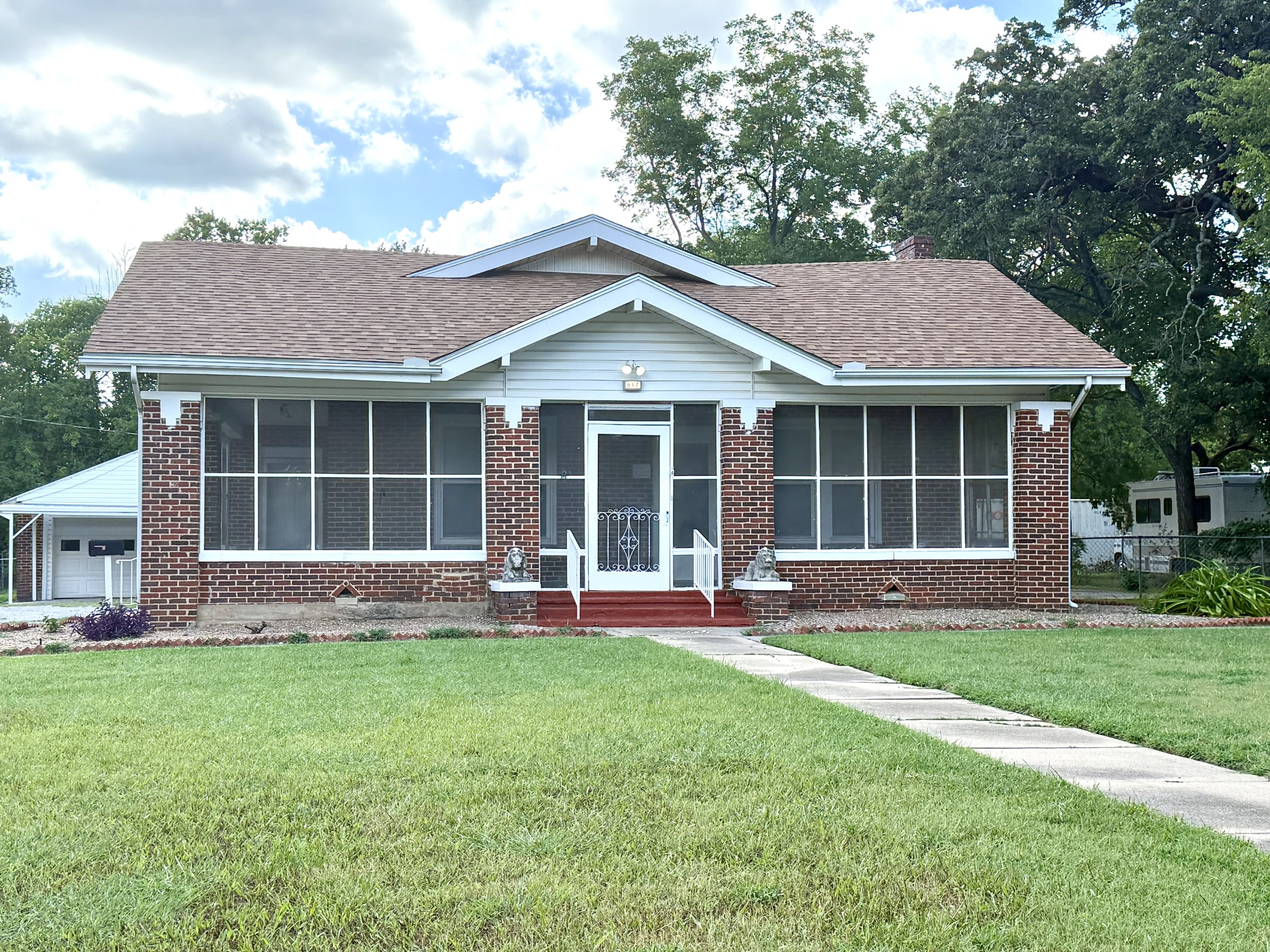 817 C Street Southeast – photo 1