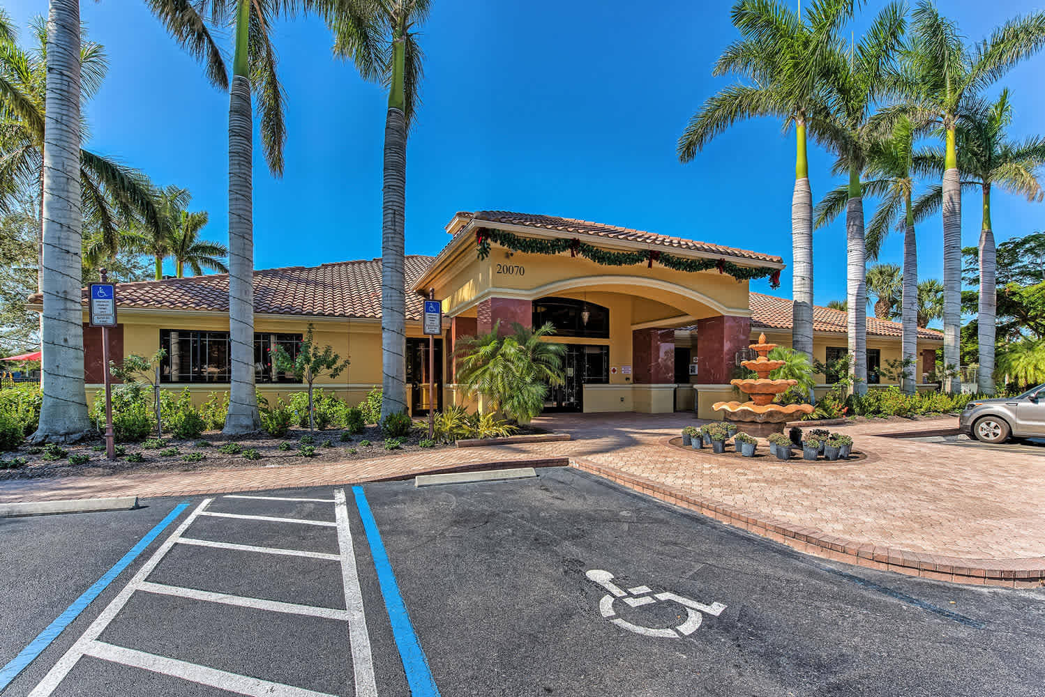 Stunning First Floor 2 Bedroom 2 Bath Condo In Bella Terra Resort Style Living In Lee County Florida – photo 5