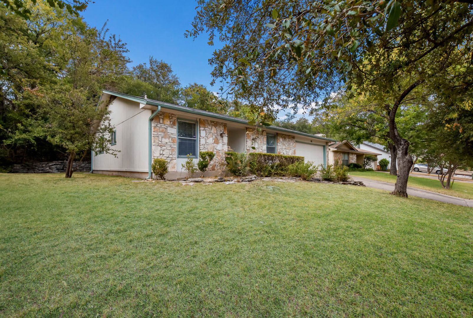 North Austin Gem With Wooded Backyard Two Car Garage – photo 4