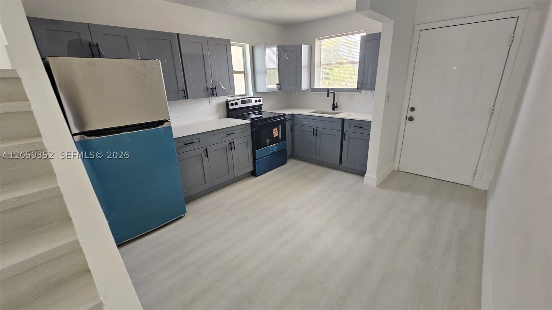 1000 W 28 St – photo 1