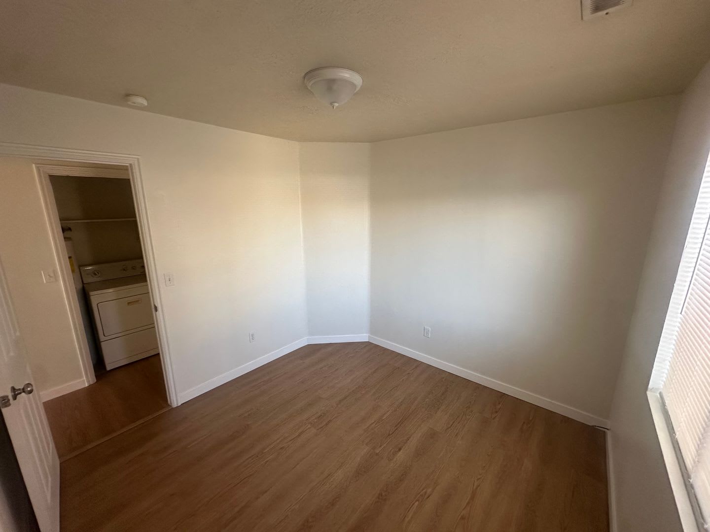 3 Bed/2 Bath End Unit – photo 3