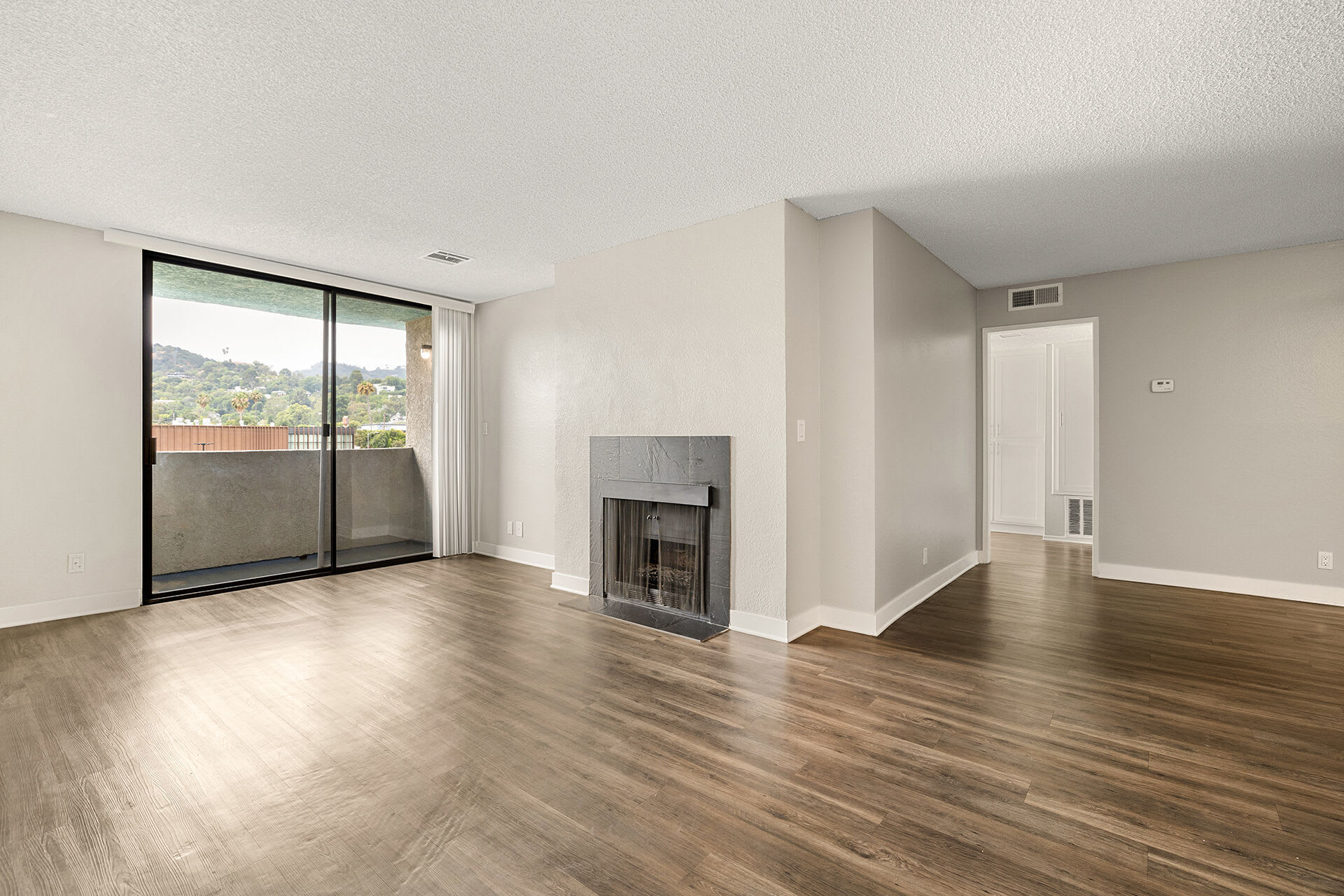 4250 Coldwater Canyon Apartments – photo 2