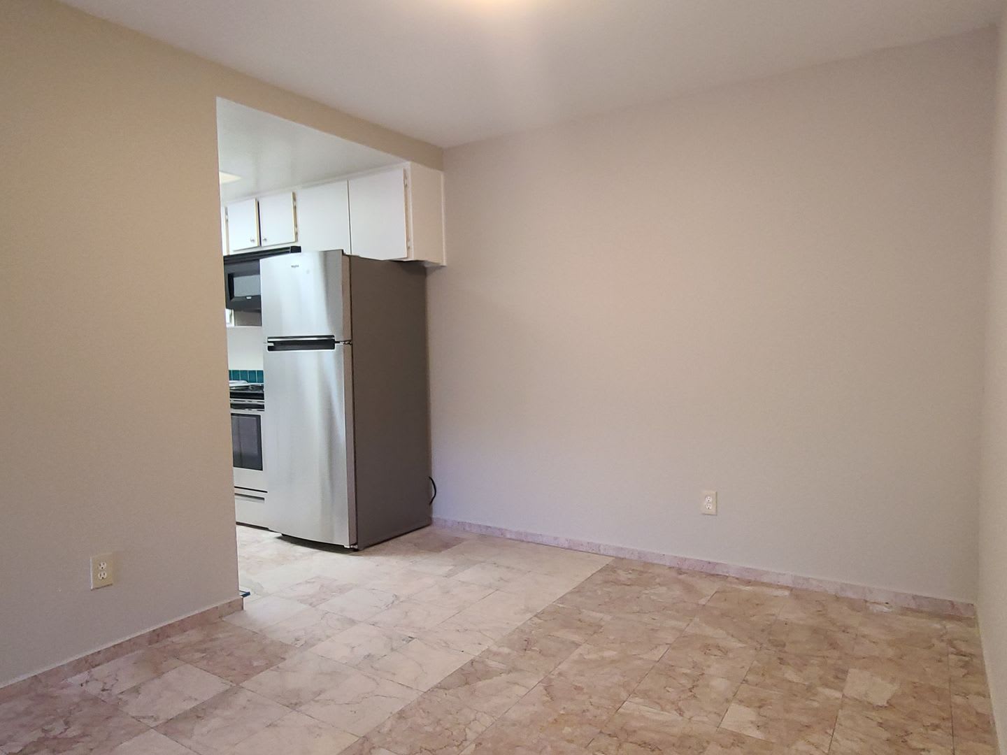 ***MOVE IN SPECIAL $2000 Off First Month's Rent***Charming 3 bed 2 bath condo in Escondido for Rent – photo 4