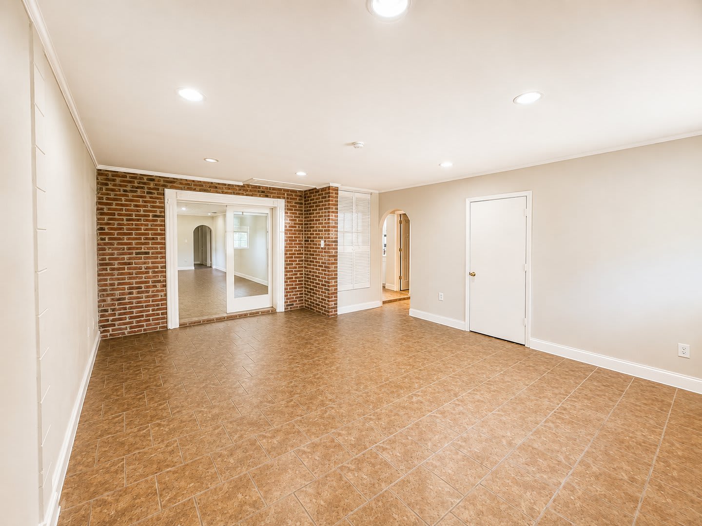 3bd 2.5ba HOME FOR RENT! With Bonus Space! – photo 4