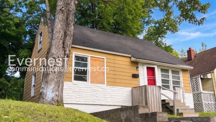 2833 Van Brunt Boulevard – photo 2
