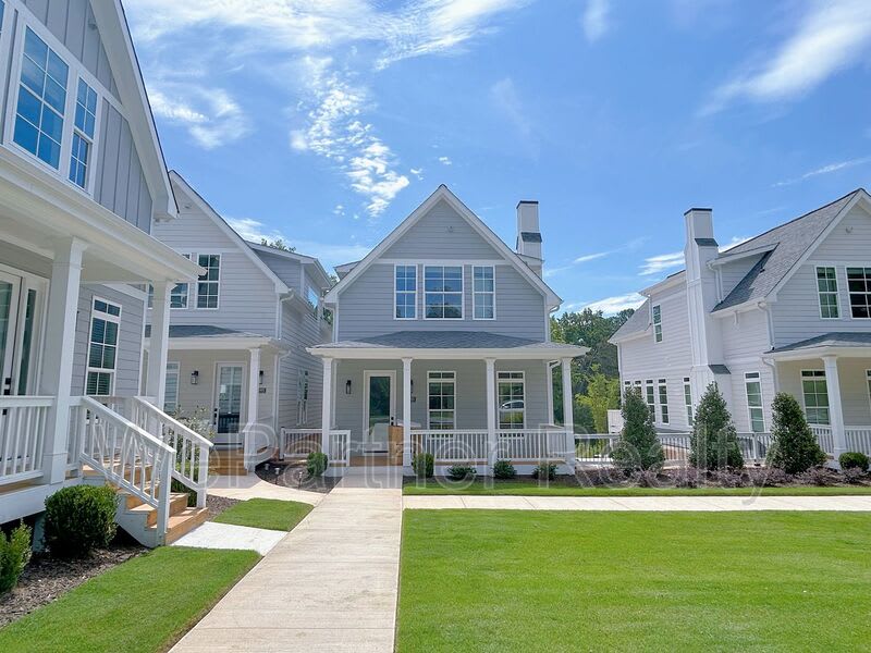 1085 Adam Circle – photo 2