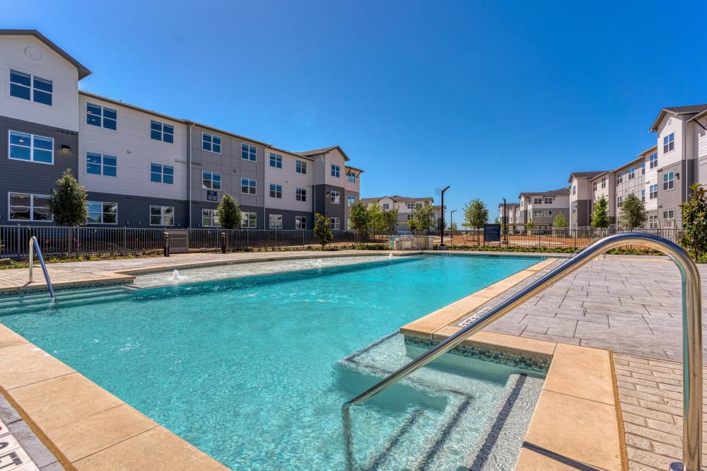 3000 NE Inner Loop – photo 1