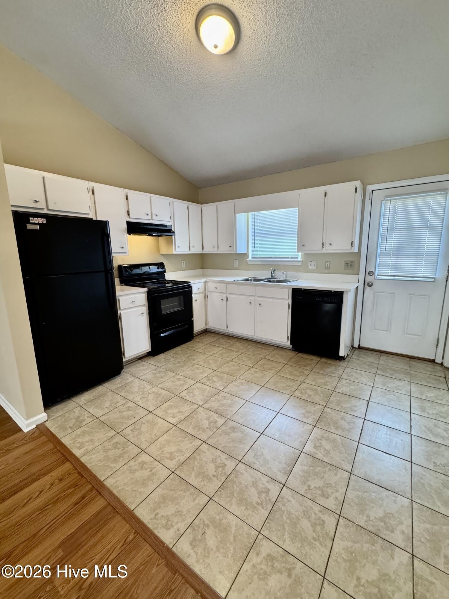 2107 E 3Rd Street – photo 3